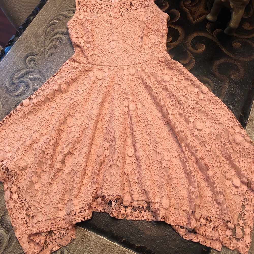 Gorgeous Lace dress, by Monteau Los Angeles - Picture 4 of 6